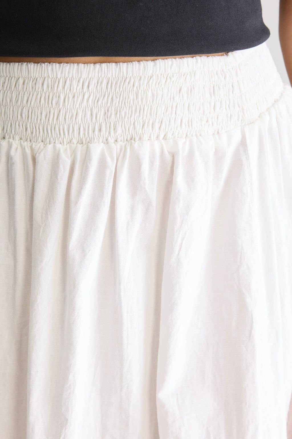 Gonna Dorine Donna White