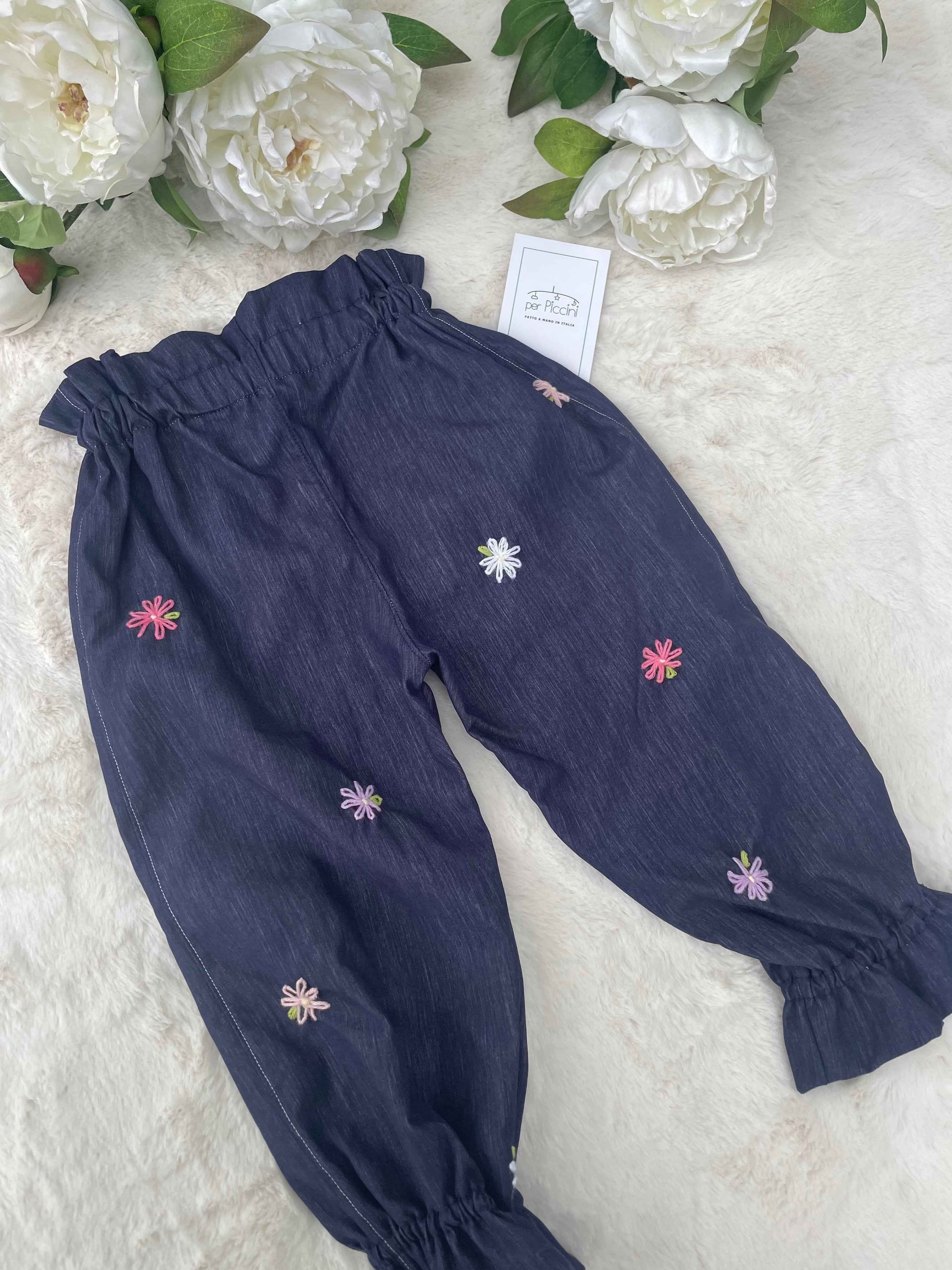 Jeans ricamati per neonata