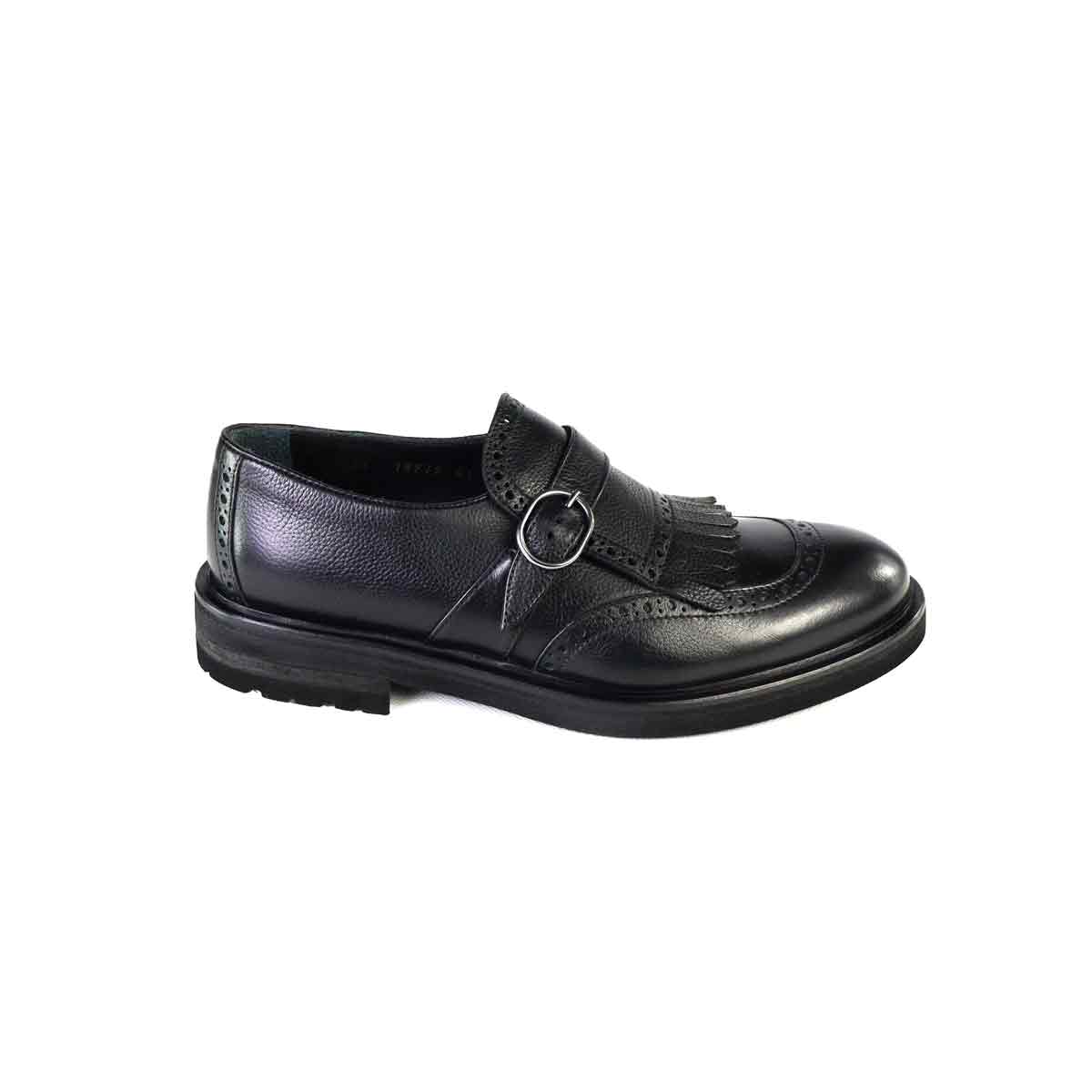 SCARPA CON FIBBIA E FRANGIA GRAINED NERO