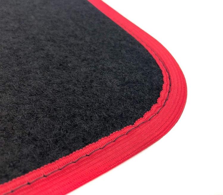 Set 4 Tappetini In Moquette Auto Universali Tappeti Con Battitacco Nero E Grigio