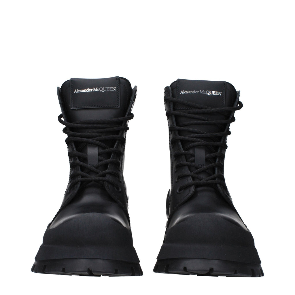 Alexander McQueen – Anfibio in Pelle Nera con Suola Chunky