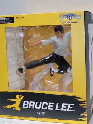 DIAMOND SELECT GALLERY DIORAMA TOYS BRUCE LEE "AIR" STATUA FIGURE STATUETTA 25CM